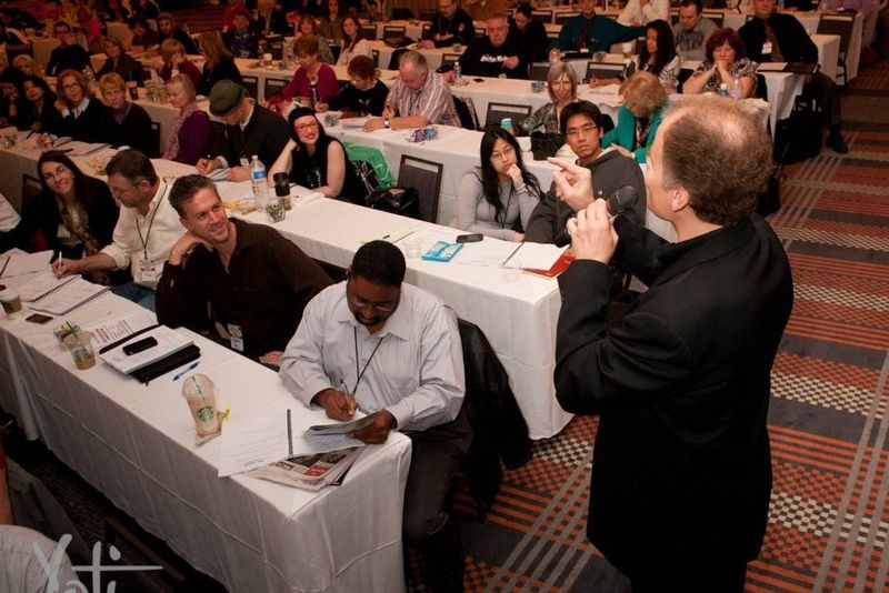 A full room during one of Maurice's sessions